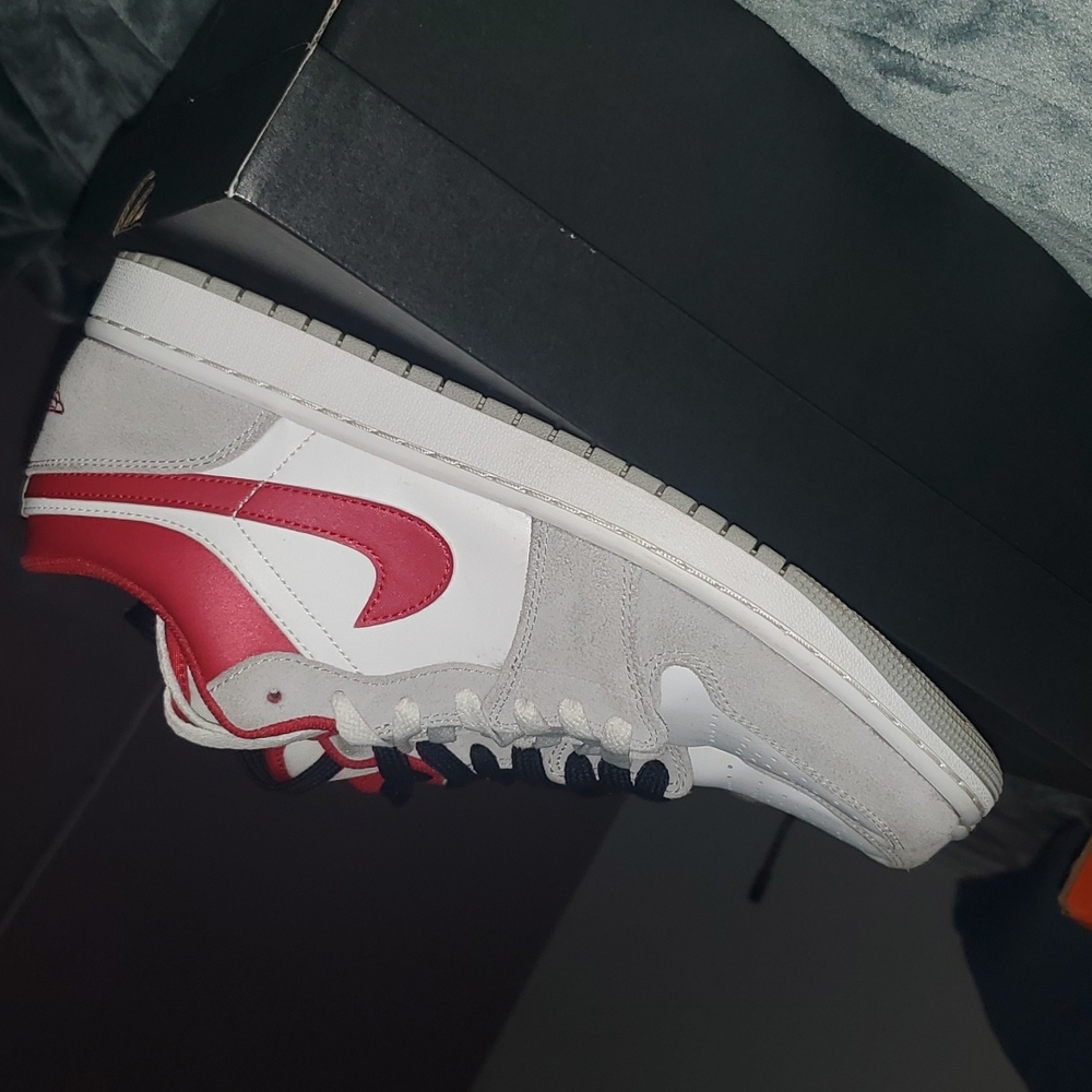 Like new ...Nike Jordan 1 Low SE  worn two days.